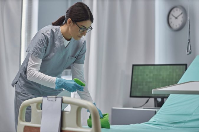 nurse-cleaning-the-bed-in-hospital-ward-2025-03-05-11-57-56-utc