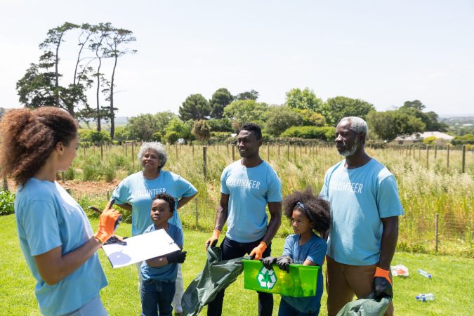 volunteers-collecting-rubbish-and-recycling-2023-11-27-05-18-14-utc